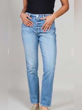 Amo Tomboy Jean Denim in Charmer Blue. Size 25
